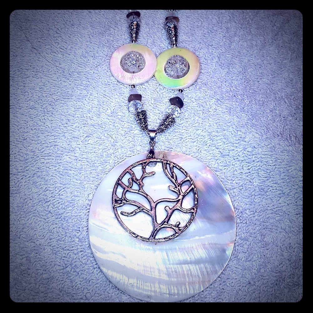 Beautiful Freshwater Pearl Gemstone Necklace